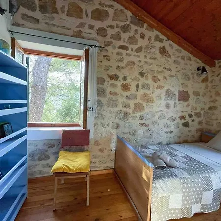 Stonehouse Rental, Ithaca Βαθύ